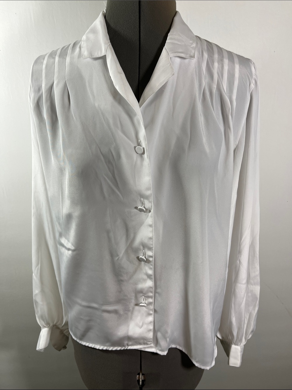 Liquid Silk Peter & Ashley Classic White Button-Up Blouse Polyester Size 8